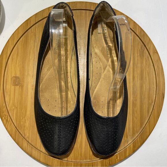 Naturalizer Yadira Black Perforated Leather Ballet Flat Women's 9 Comfort Loafer - Picture 6 of 10